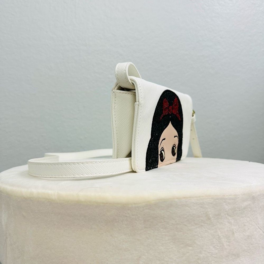 New Nwot Disney Snow White Phone Crossbody Bag - … - image 2